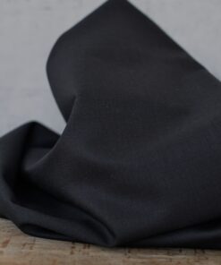 Schurwolle aus Italien in der Farbe Schwarz