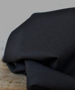 Schurwolle aus Italien in der Farbe Schwarz