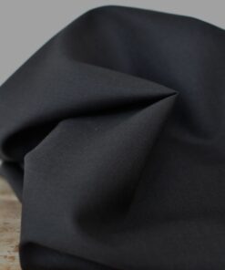 Schurwolle aus Italien in der Farbe Schwarz