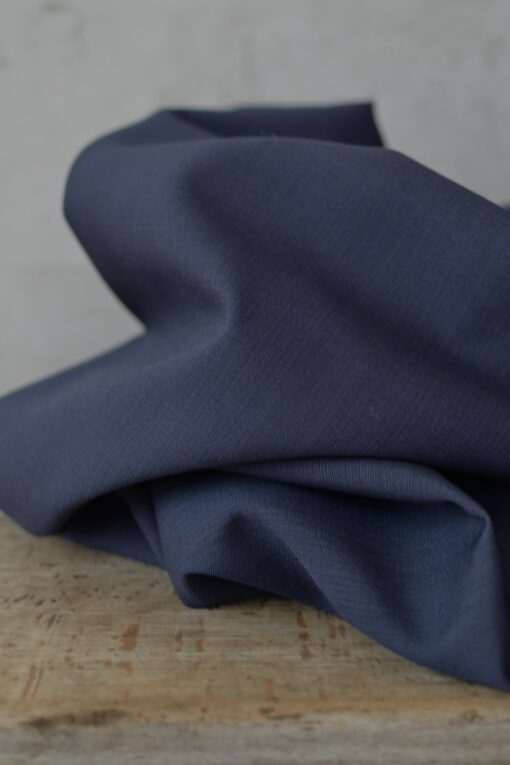 Dunkelblauer Designerüberhang - italienische Schurwolle