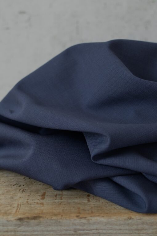 Dunkelblauer Designerüberhang - italienische Schurwolle