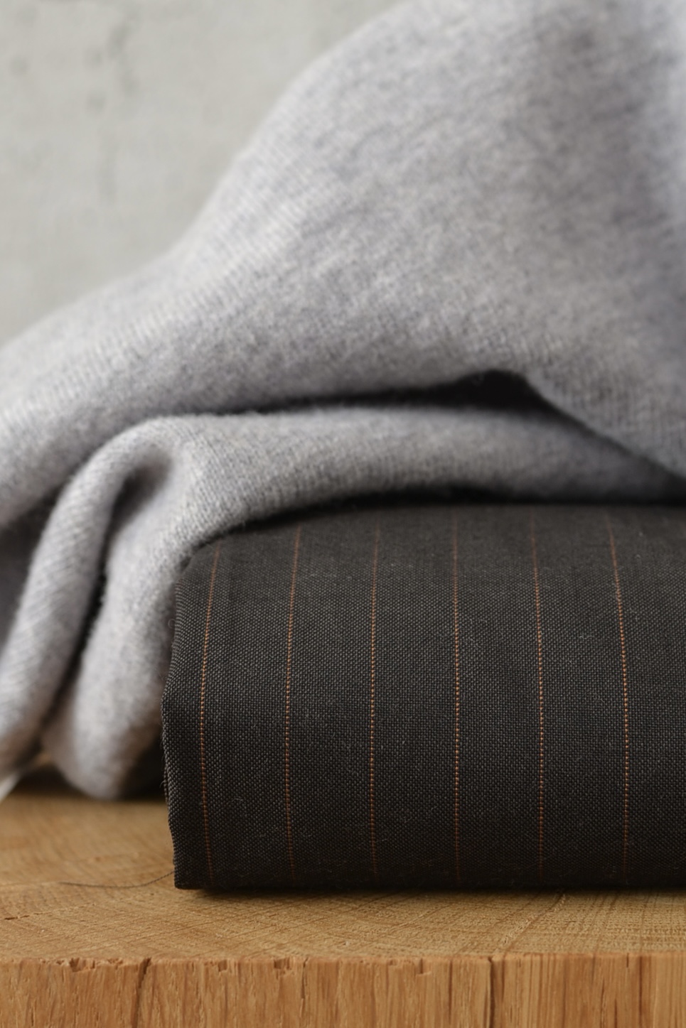 Designerstoff Schurwolle Seide Dunkelbraun