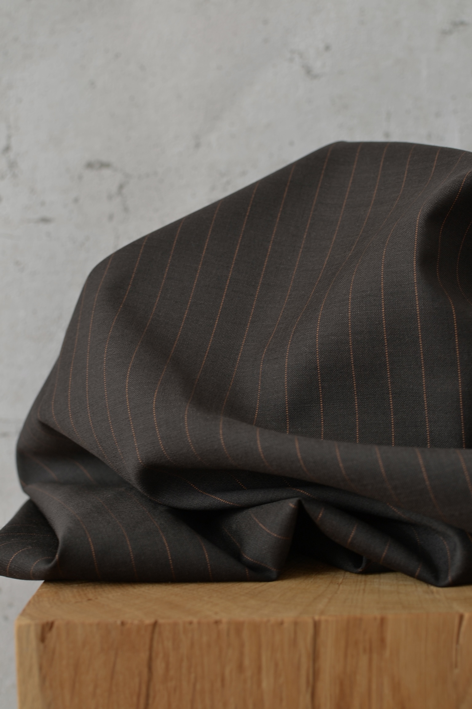 Designerstoff Schurwolle Seide Dunkelbraun