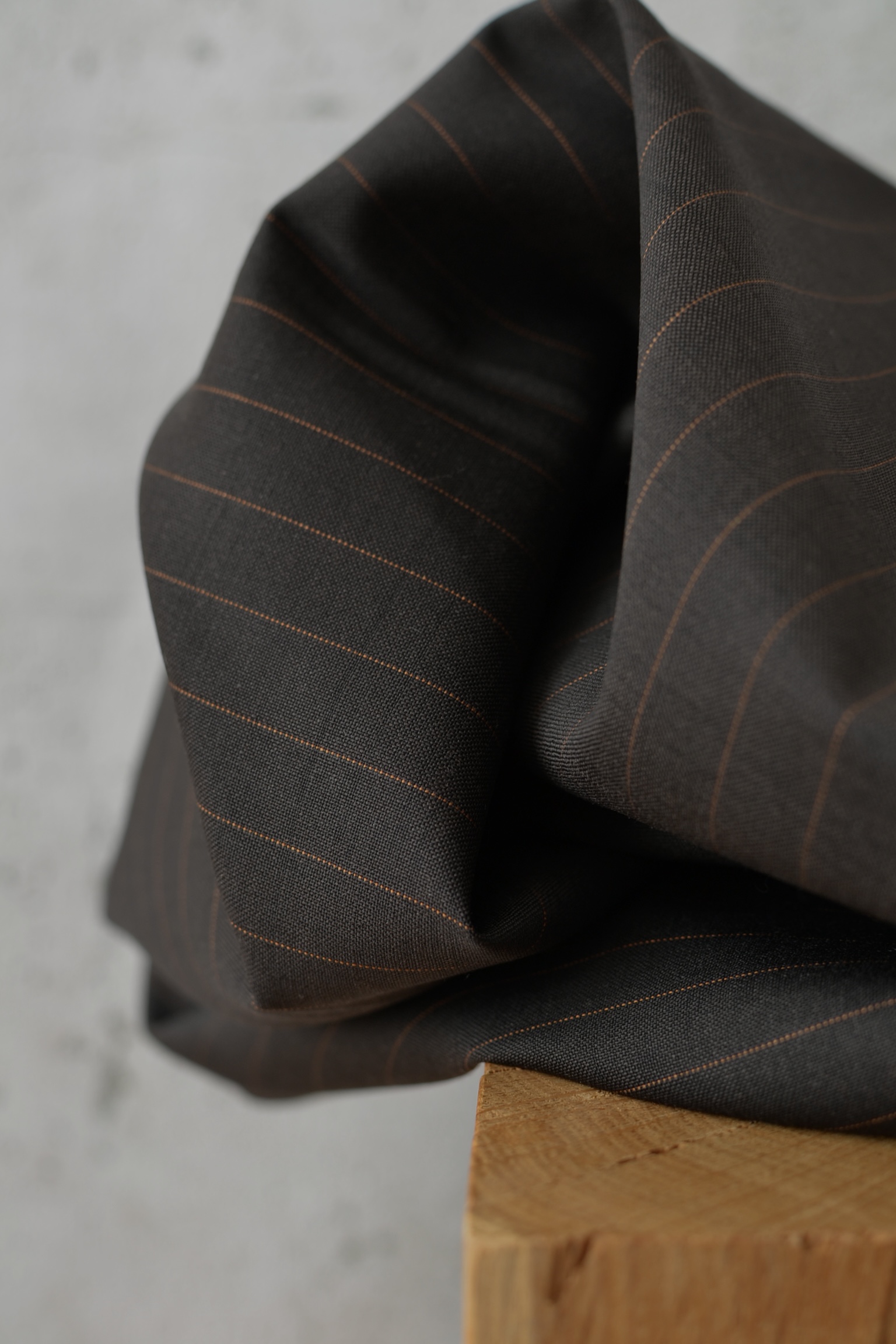 Designerstoff Schurwolle Seide Dunkelbraun