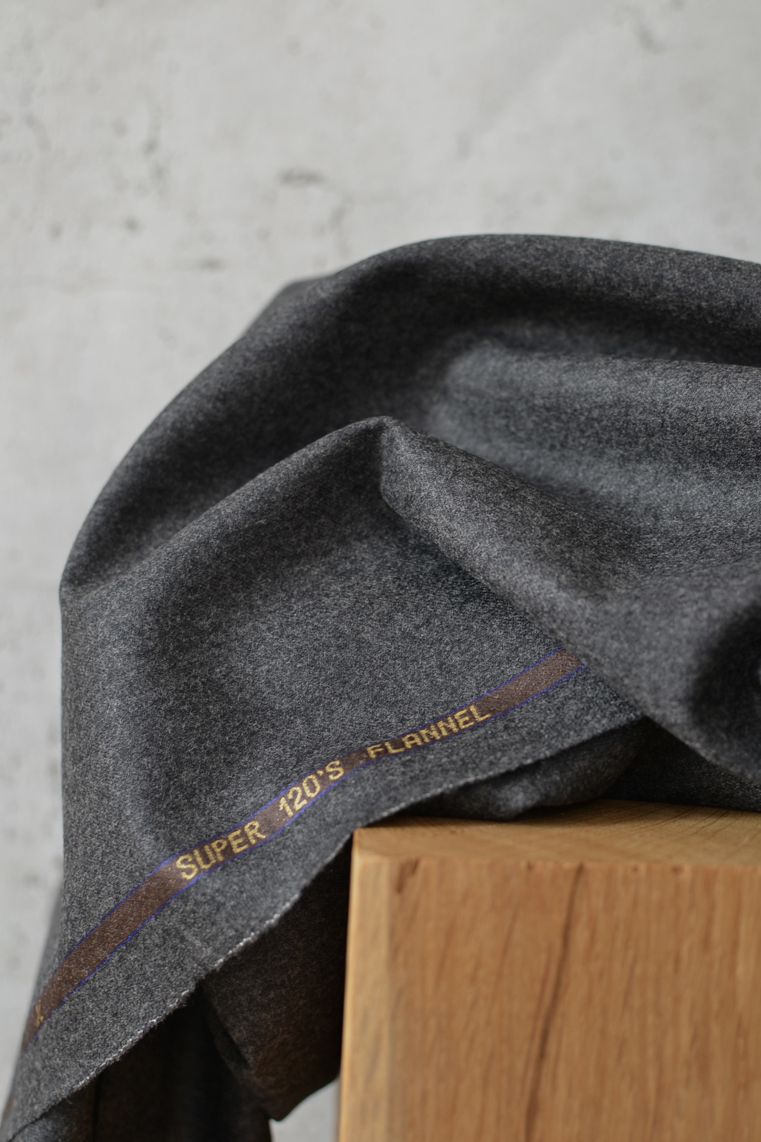 Schurwolle Flanell Scuro Designerstoff Italien