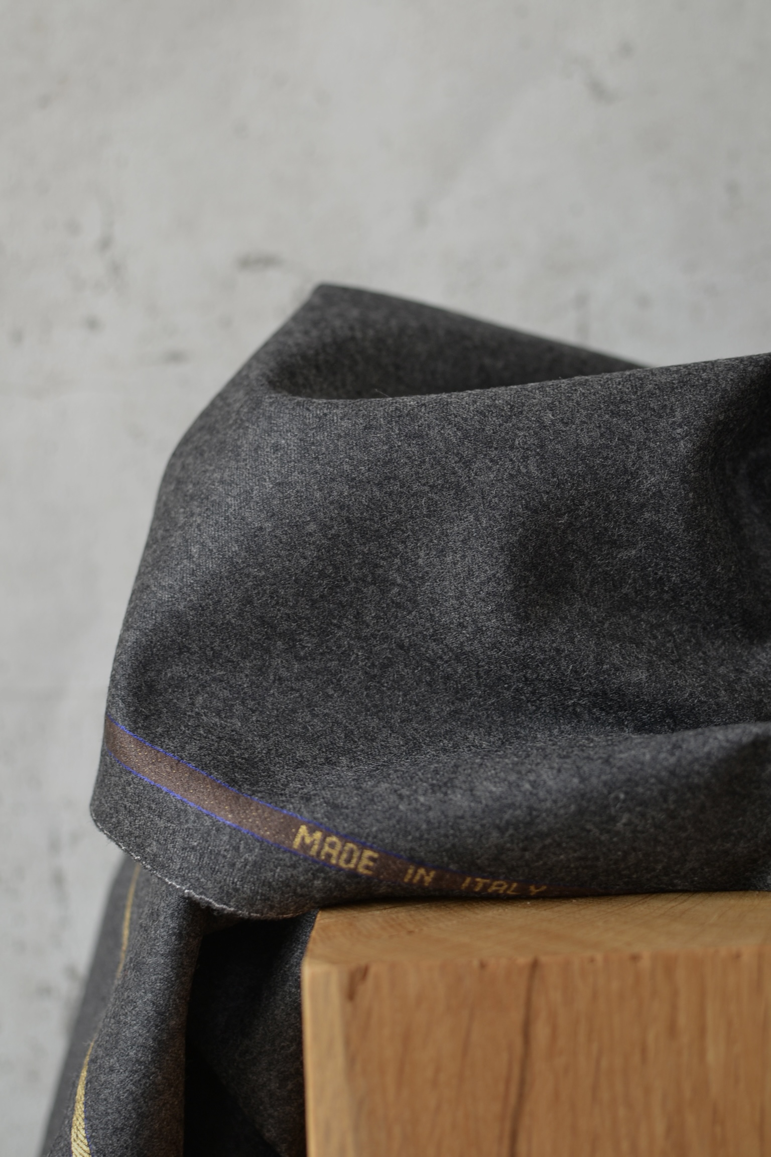 Schurwolle Flanell Scuro Designerstoff Italien