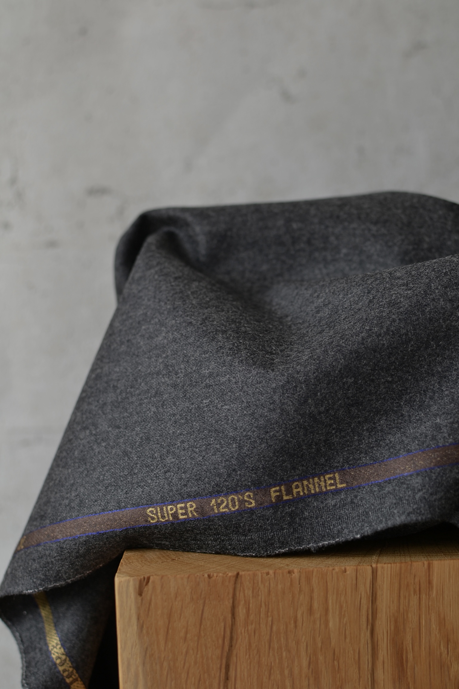 Schurwolle Flanell Scuro Designerstoff Italien