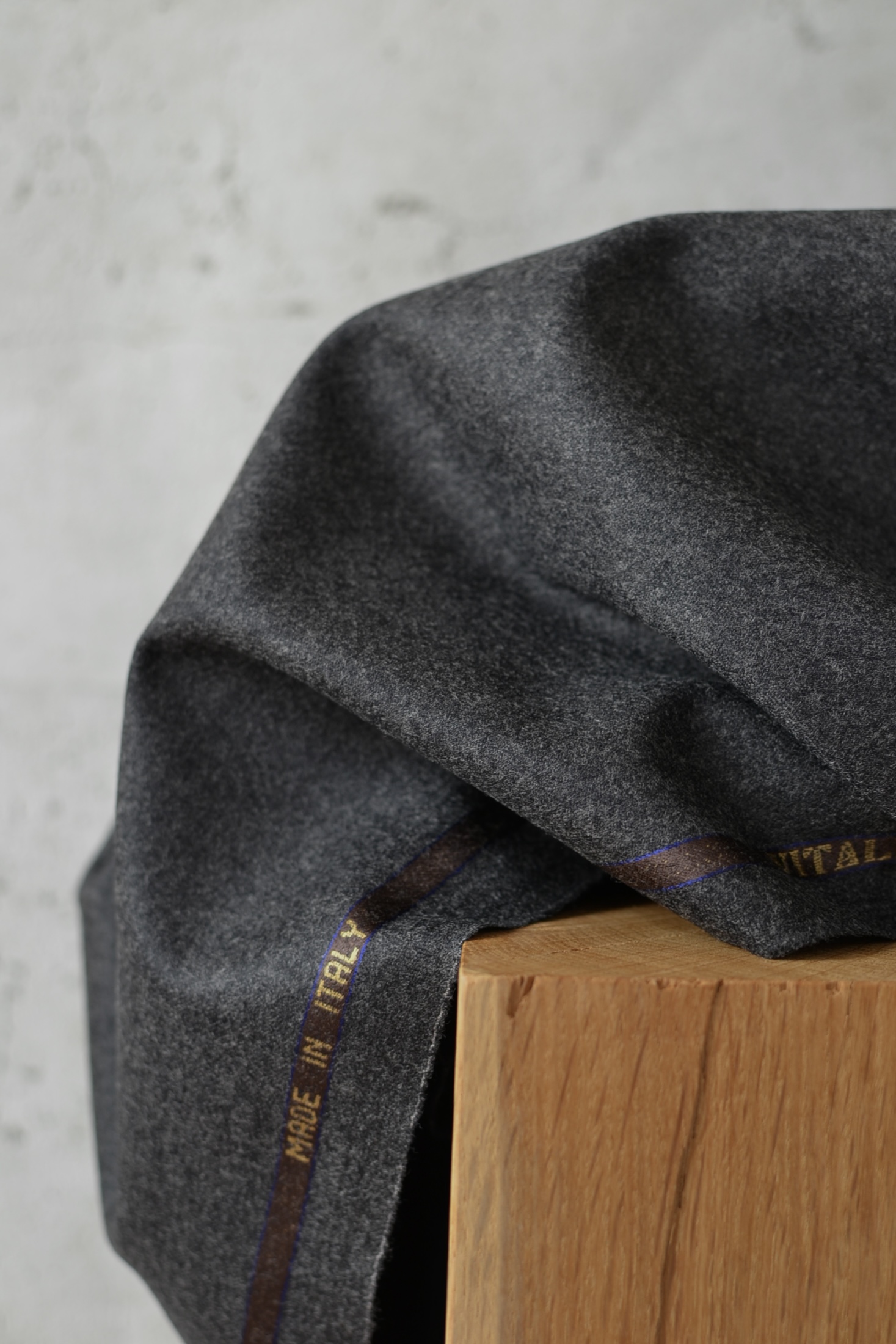 Schurwolle Flanell Scuro Designerstoff Italien